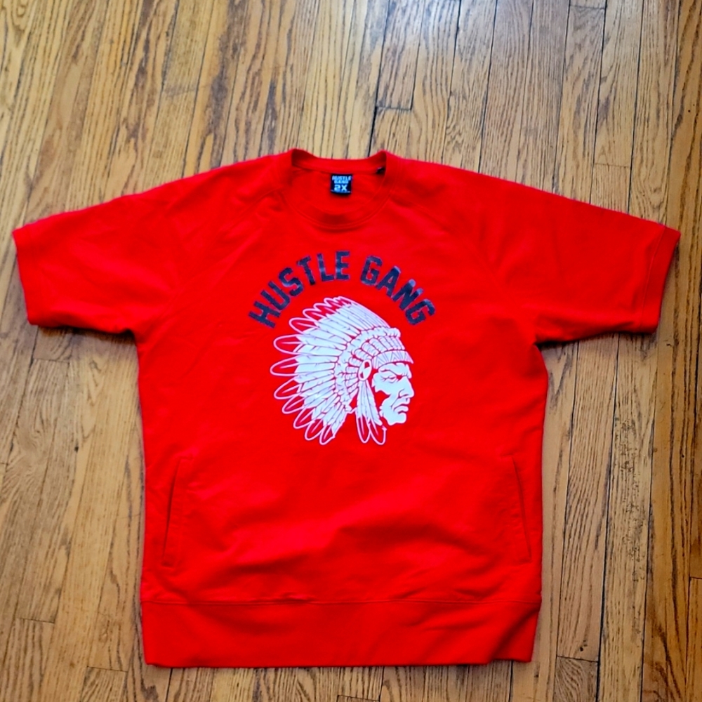 This is a shirt sleeve crew neck by Hustle Gang.2xl